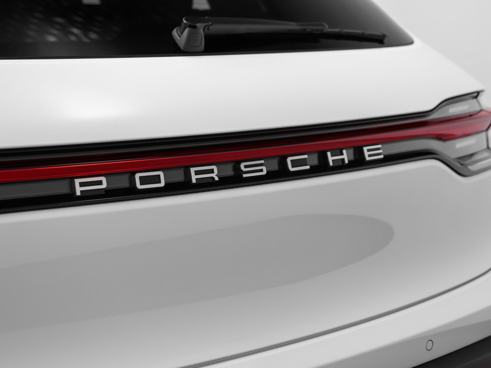 Used 2025 Porsche Macan image 18