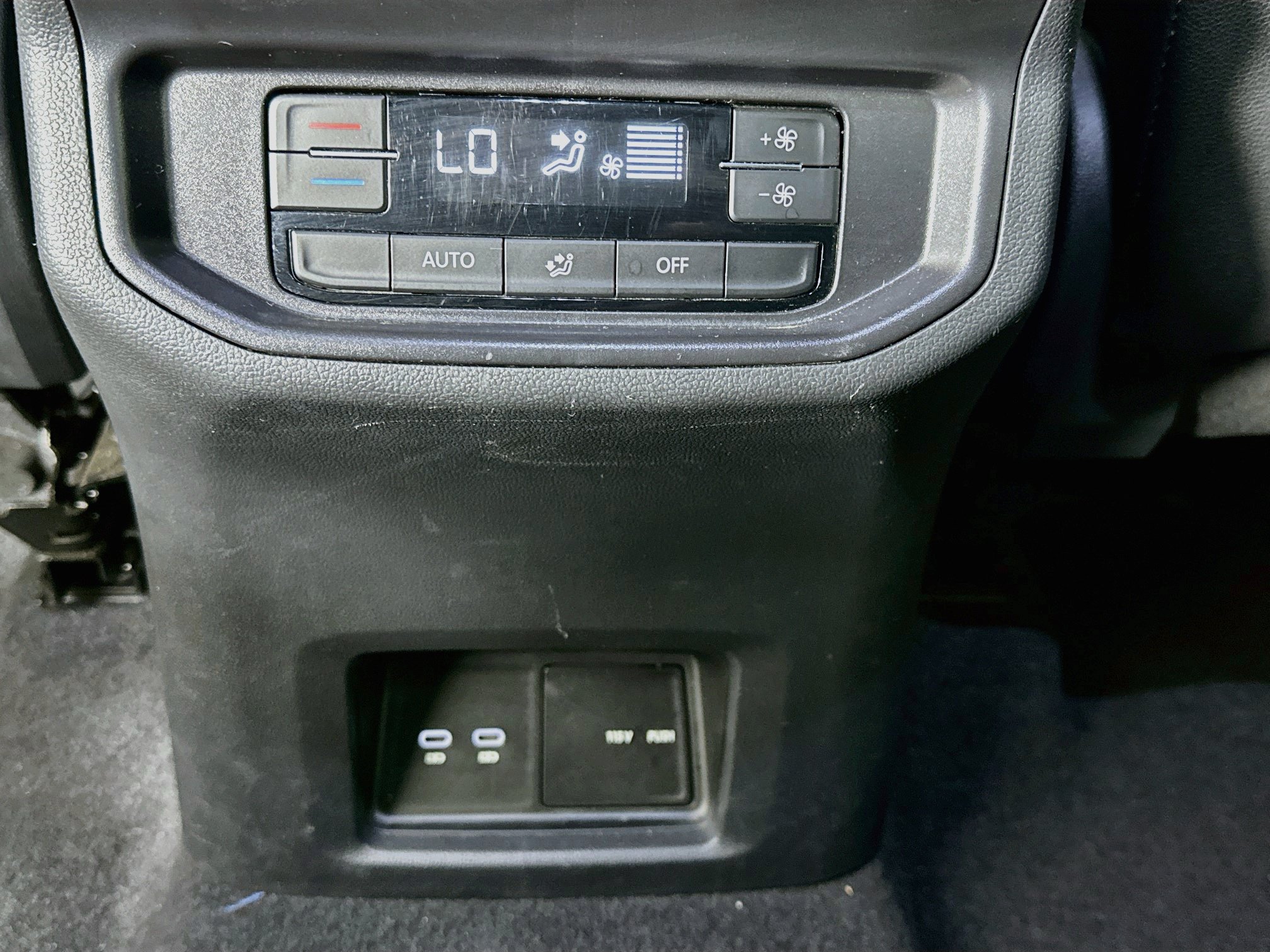 Used 2025 Volkswagen Atlas SE FWD image 28
