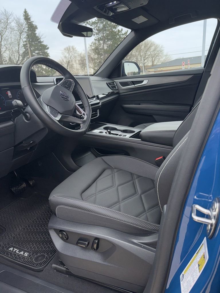 Certified 2025 Volkswagen Atlas Cross Sport SE image 12