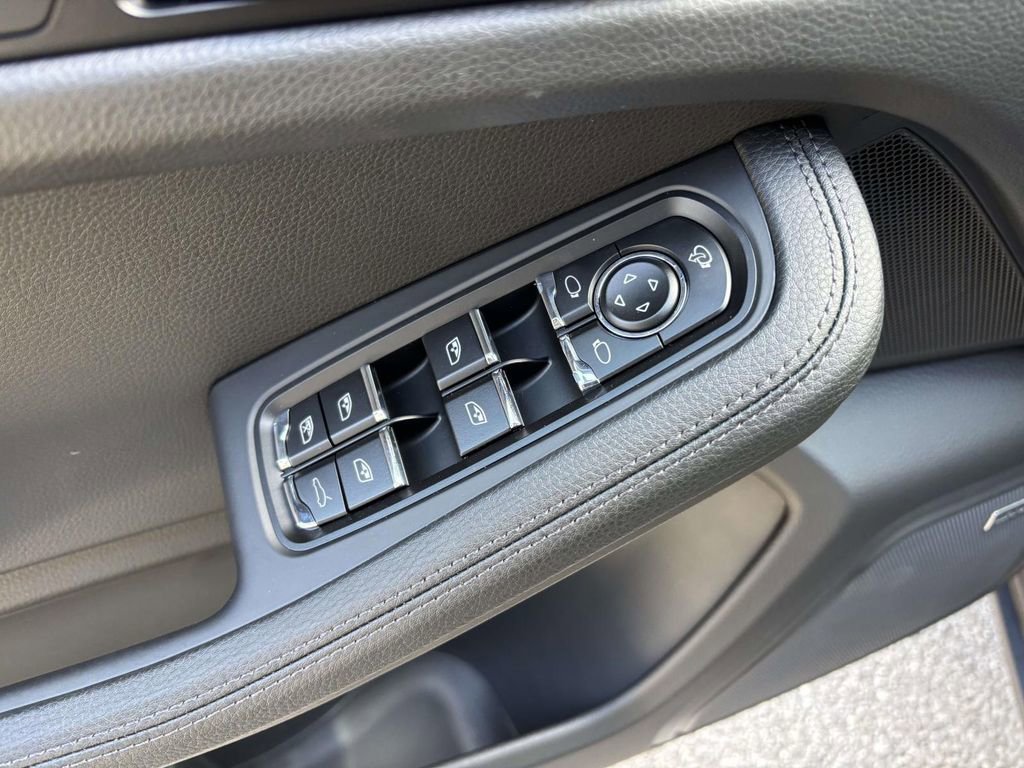 New 2026 Porsche Macan image 24