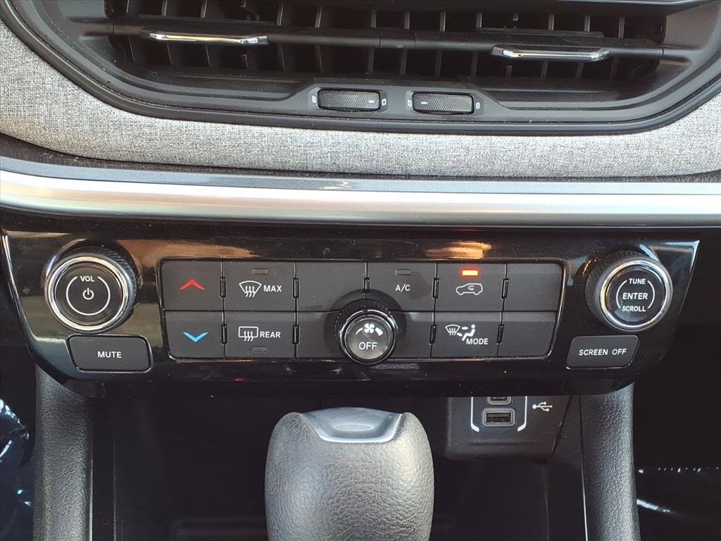 Used 2024 Jeep Compass Sport image 25