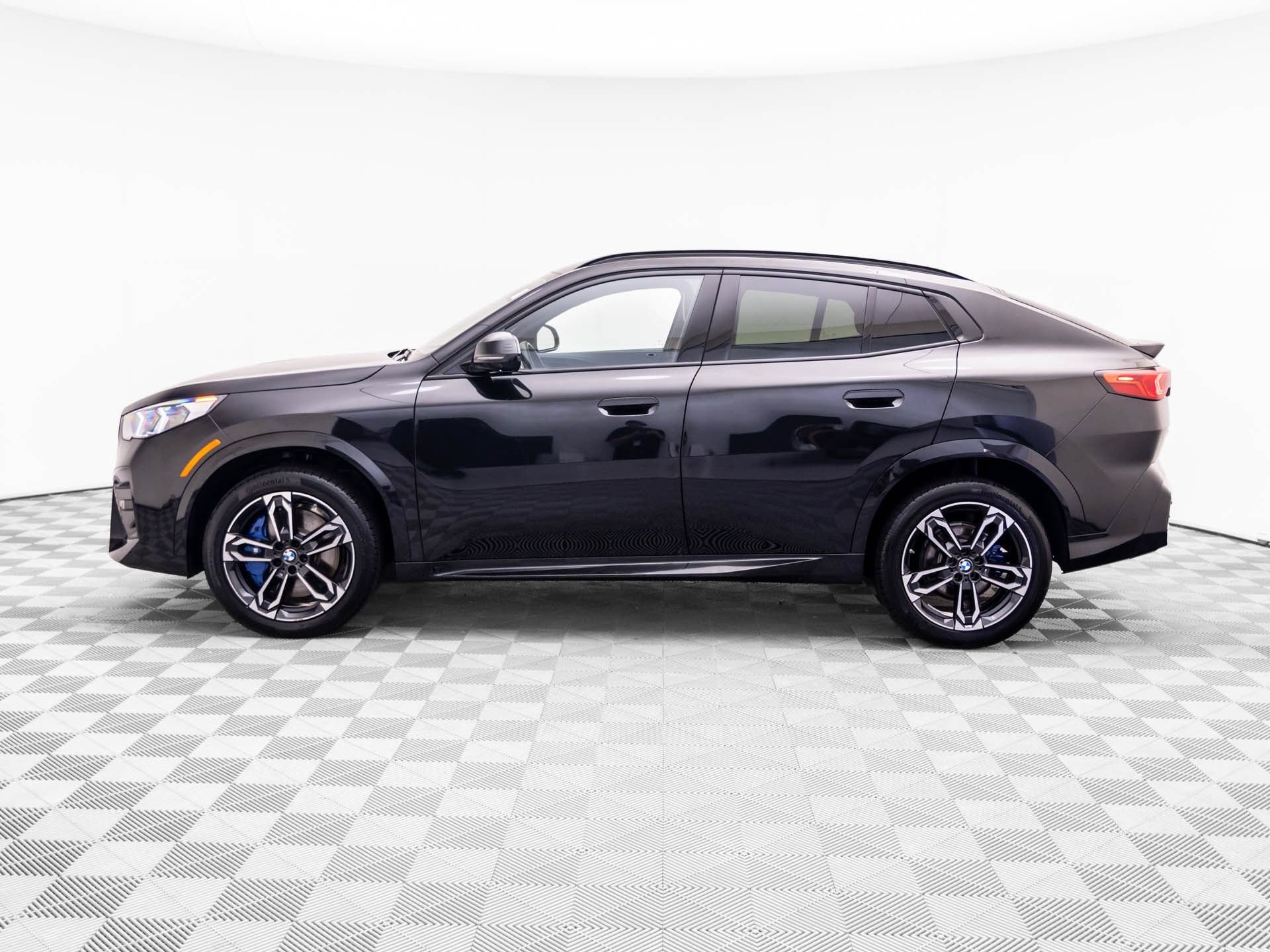 Certified 2025 BMW X2 xDrive28i w/ Premium Package AWD/4WD image 2