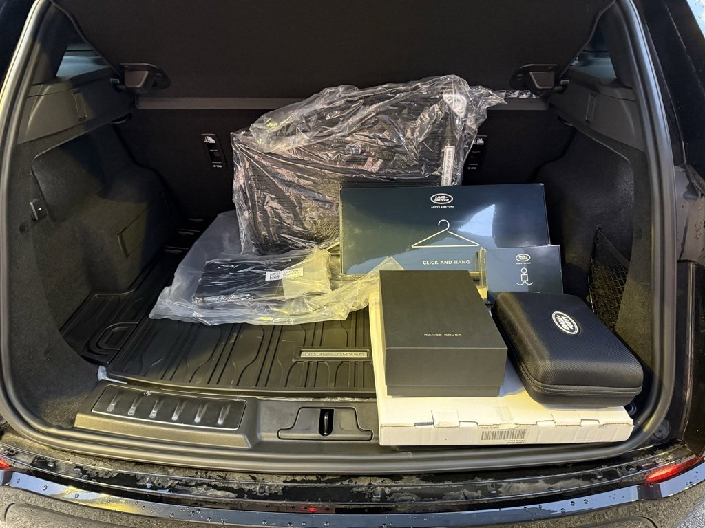 Used 2024 Land Rover Range Rover Evoque Dynamic SE image 34