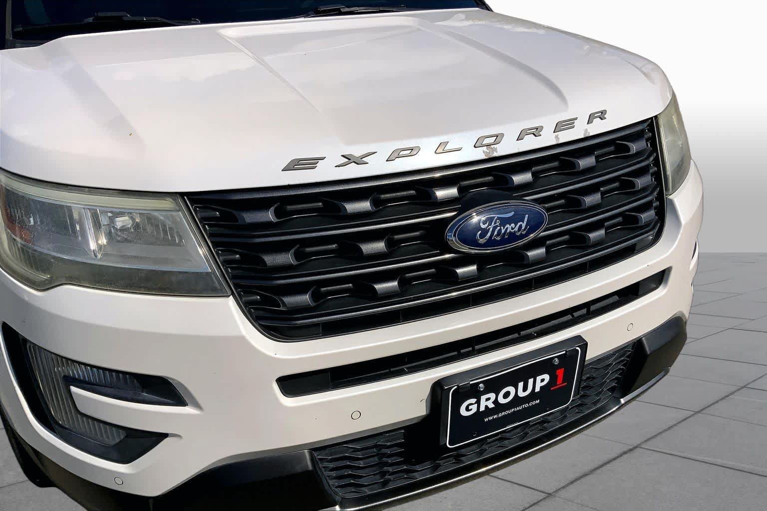 Used 2017 Ford Explorer XLT w/ Equipment Group 202A FWD image 30
