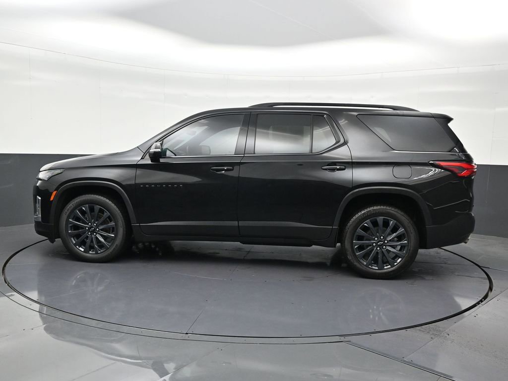 Used 2023 Chevrolet Traverse RS image 2