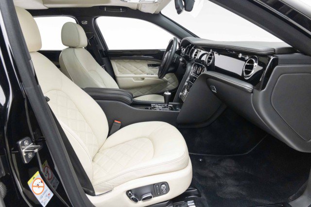 Used 2014 Bentley Mulsanne image 24