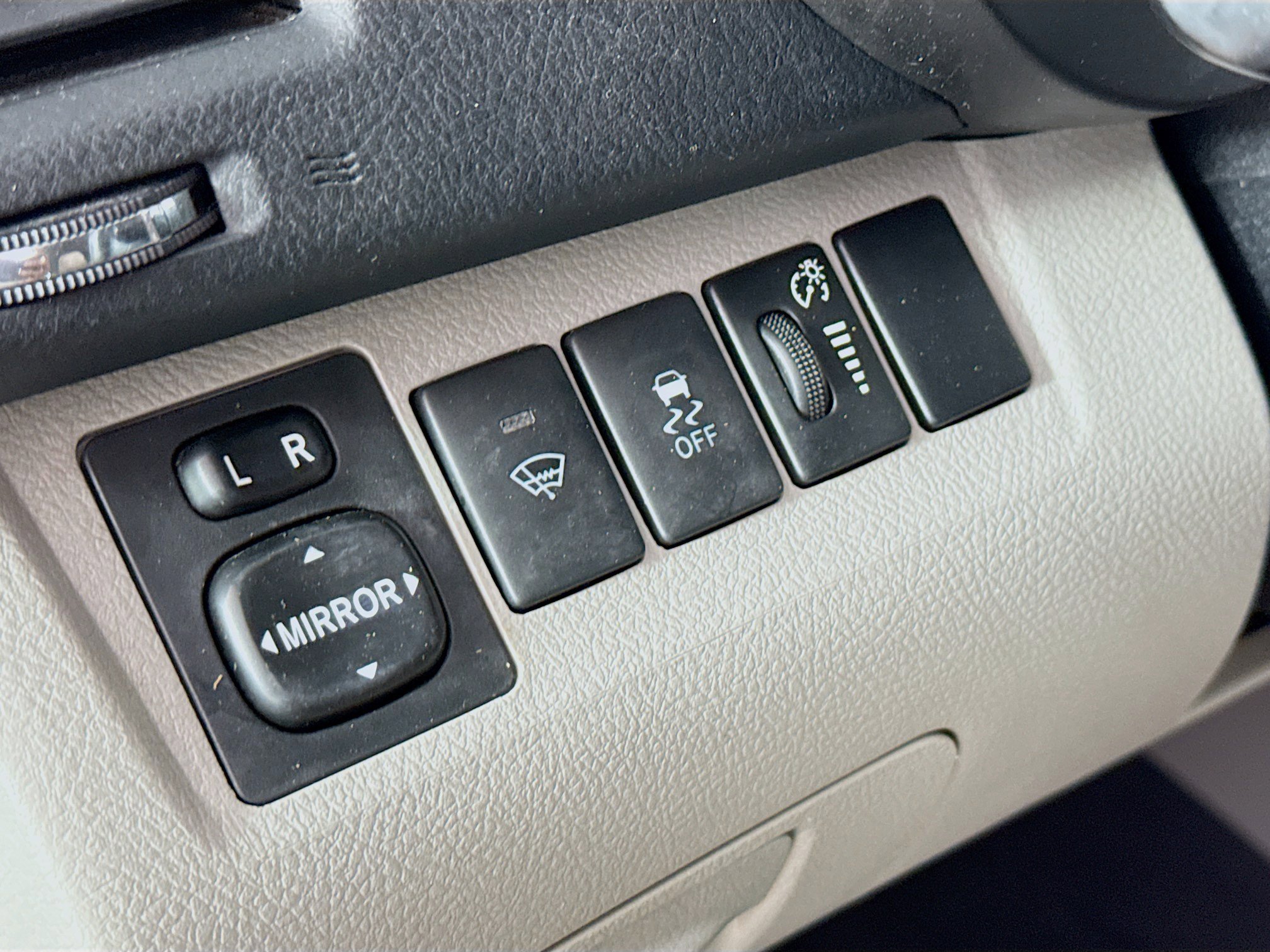 Used 2011 Toyota Highlander 4WD w/ Tech Pkg image 9