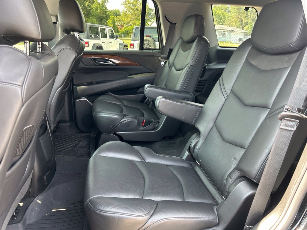 Used 2018 Cadillac Escalade Luxury AWD/4WD image 10
