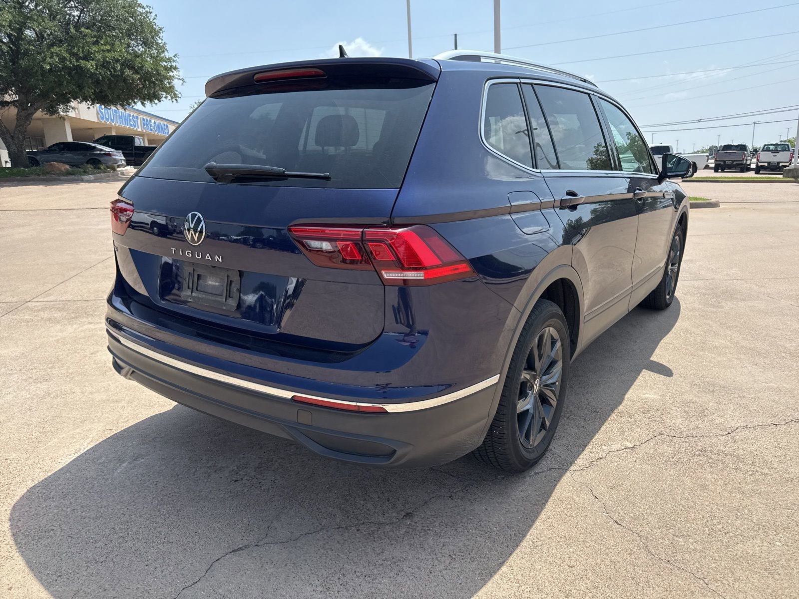 Used 2024 Volkswagen Tiguan SE FWD image 7