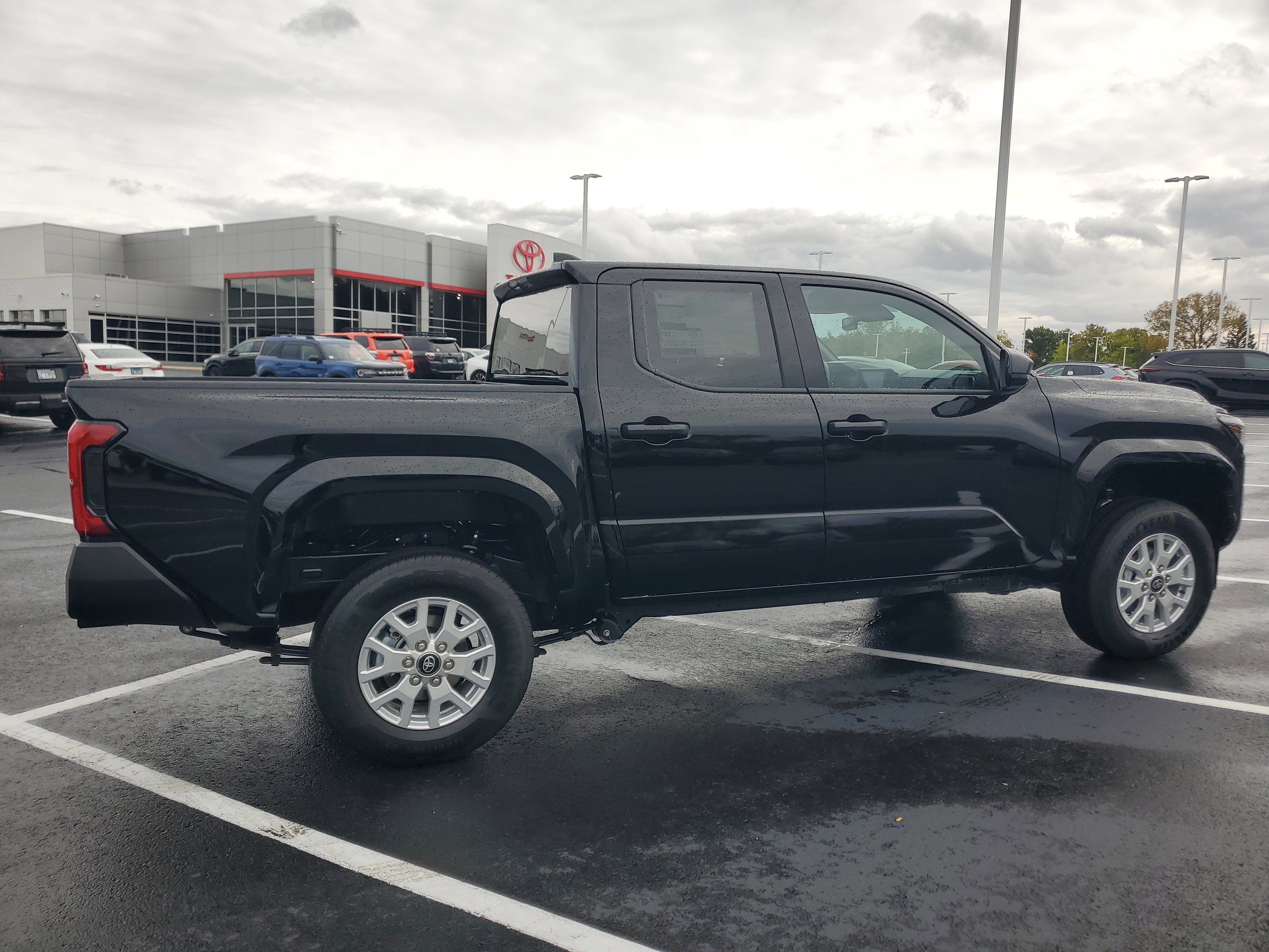 Used 2025 Toyota Tacoma SR image 6