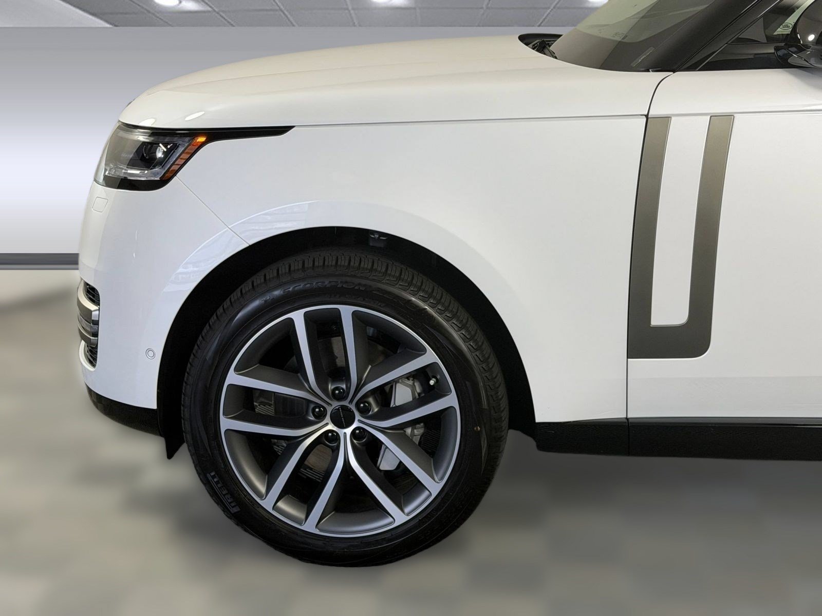 New 2026 Land Rover Range Rover Long Wheelbase SE AWD/4WD image 12