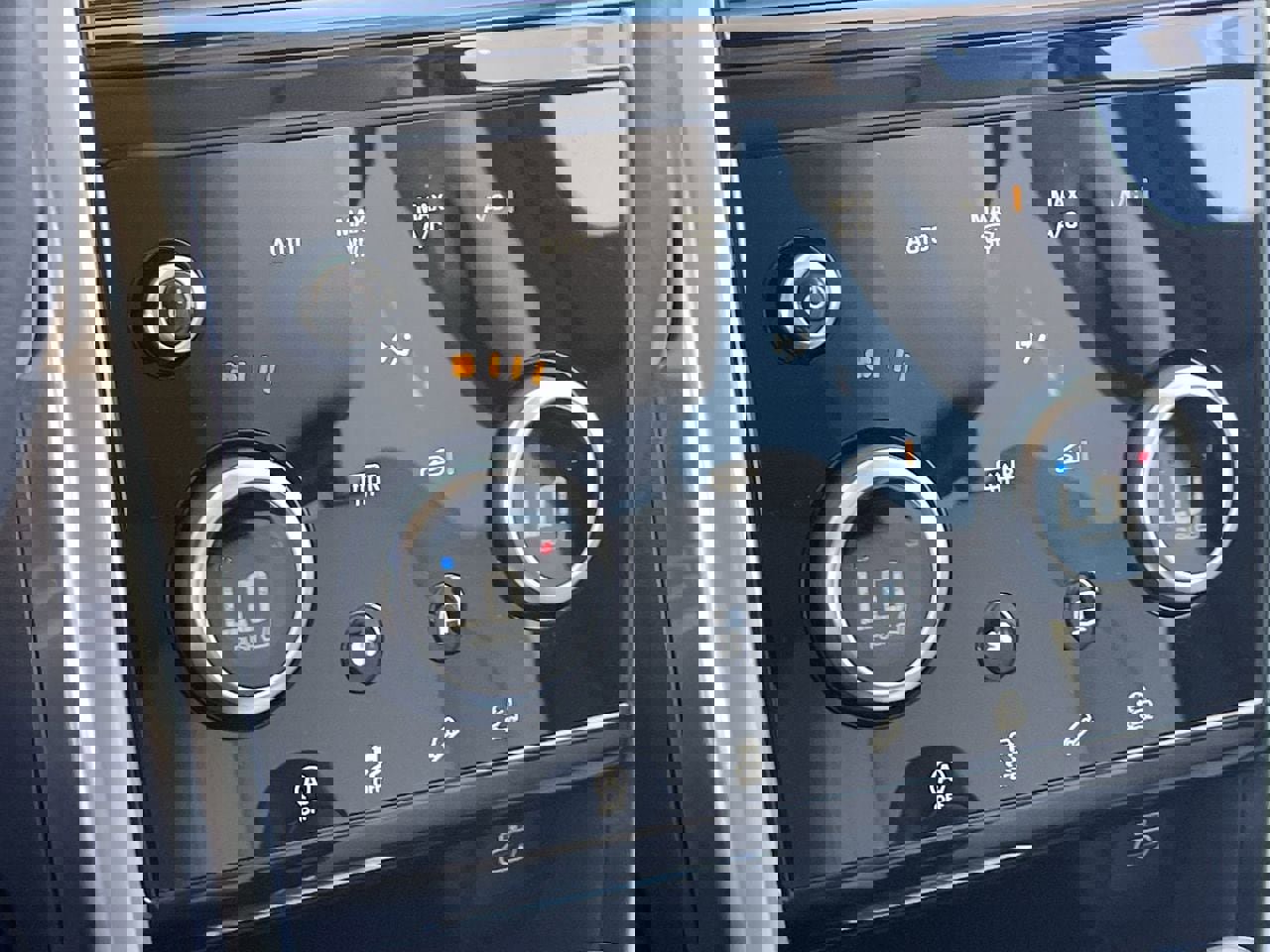 Used 2023 Land Rover Discovery Sport SE image 26