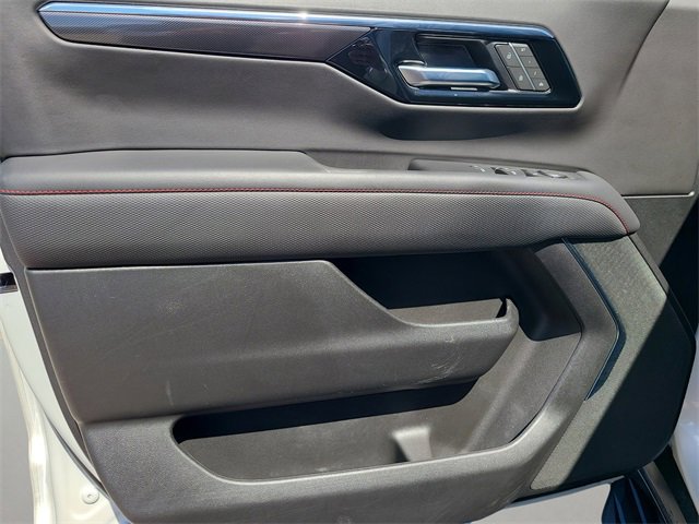 Used 2025 Chevrolet Suburban RST image 21