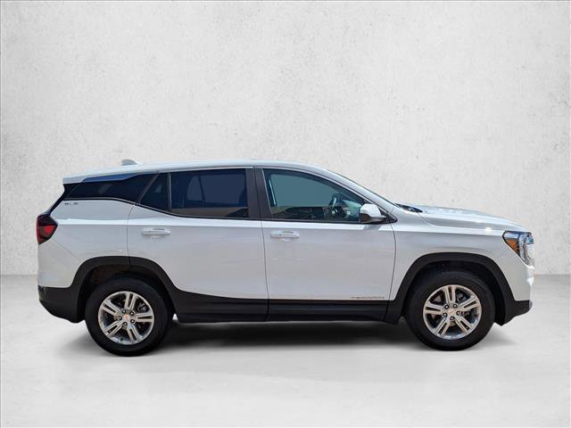 Used 2024 GMC Terrain SLE image 4