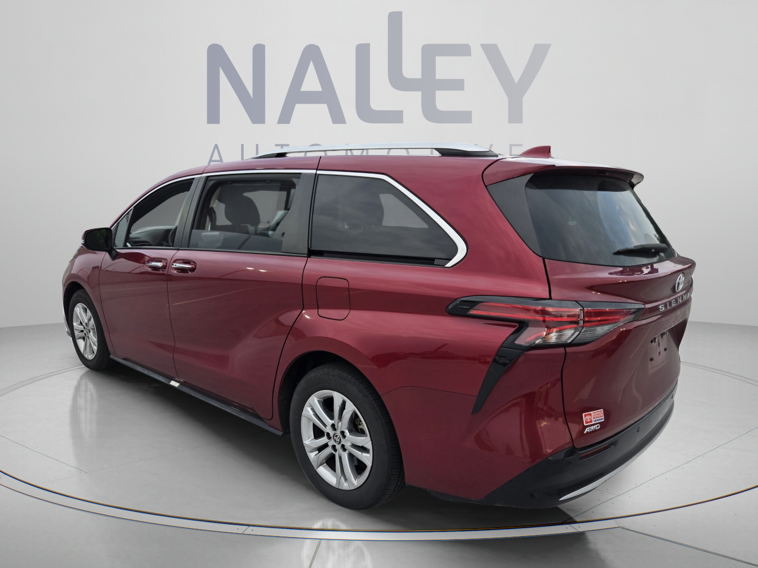 Used 2022 Toyota Sienna Platinum AWD/4WD image 3