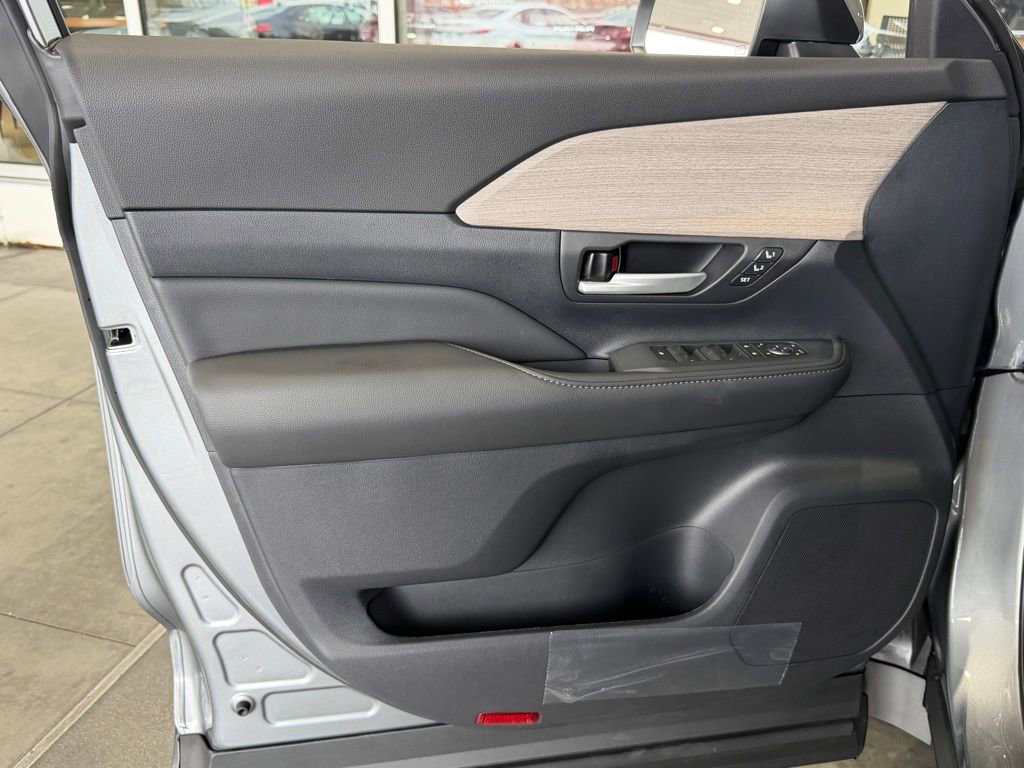 New 2026 Toyota Grand Highlander Limited AWD/4WD image 15