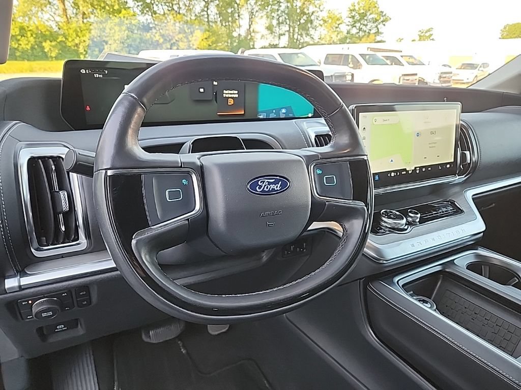 Used 2025 Ford Expedition Platinum AWD/4WD image 14
