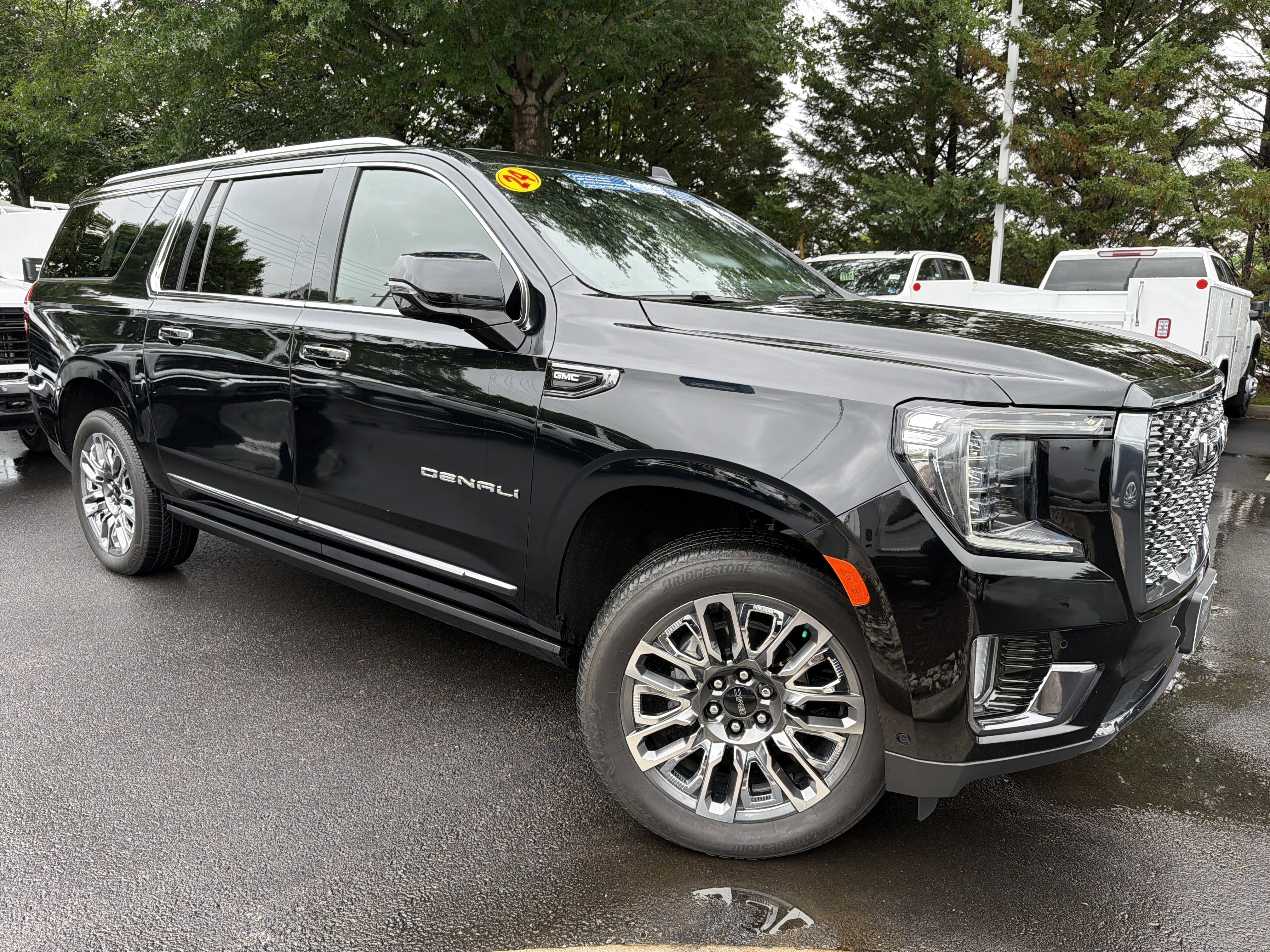 Used 2024 GMC Yukon XL Denali Ultimate AWD/4WD image 2
