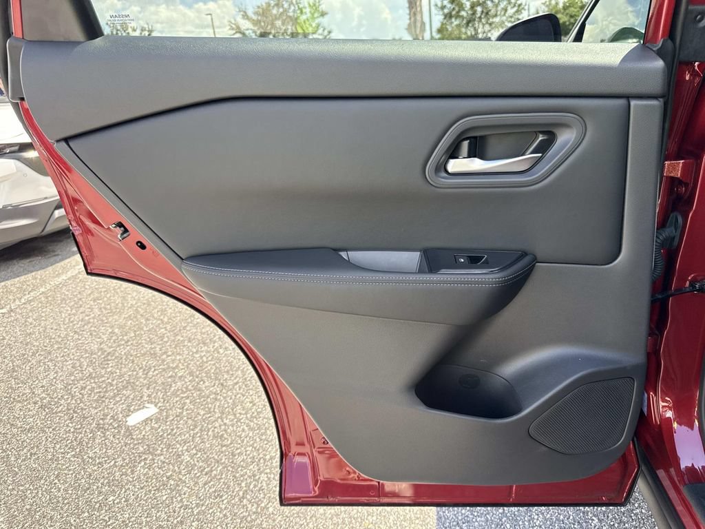 Used 2026 Nissan Rogue SV FWD image 12