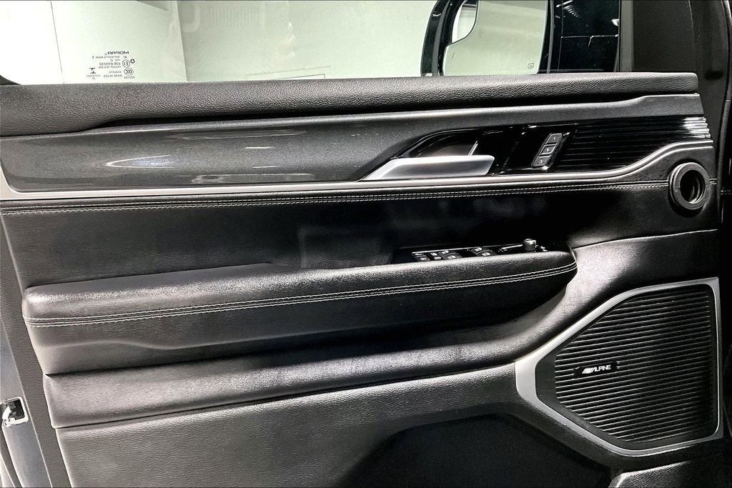 Used 2023 Jeep Wagoneer 4WD w/ Convenience Group I image 20