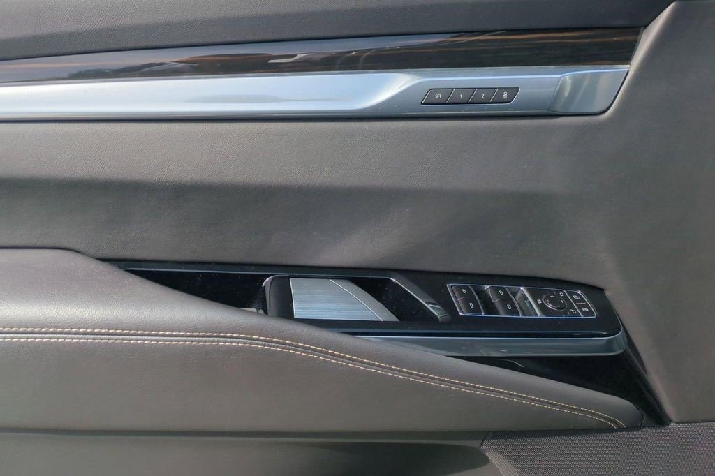 Certified 2025 Cadillac Escalade ESV Luxury RWD image 21