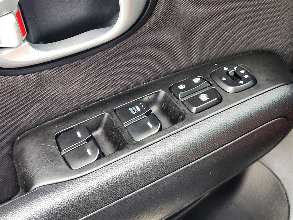 Used 2015 Kia Soul image 23