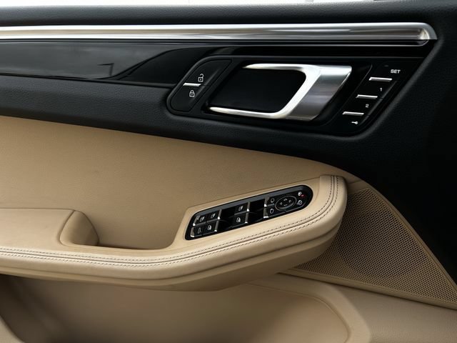 Used 2019 Porsche Macan AWD/4WD image 23