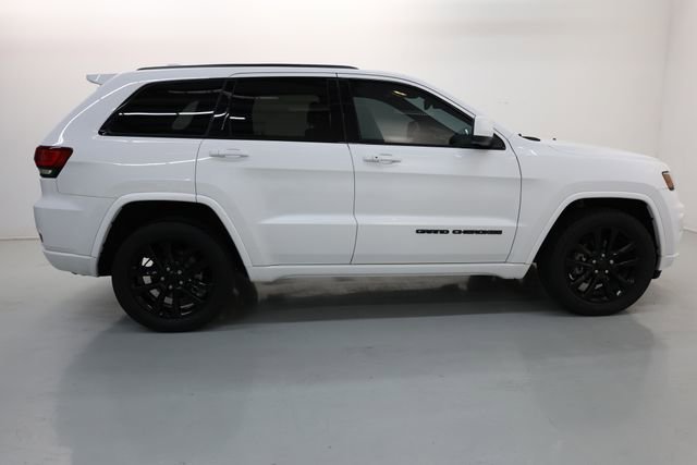Used 2017 Jeep Grand Cherokee Altitude image 41