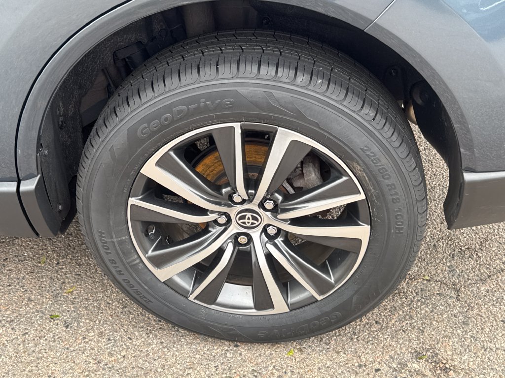 Used 2023 Toyota Venza LE AWD/4WD image 39