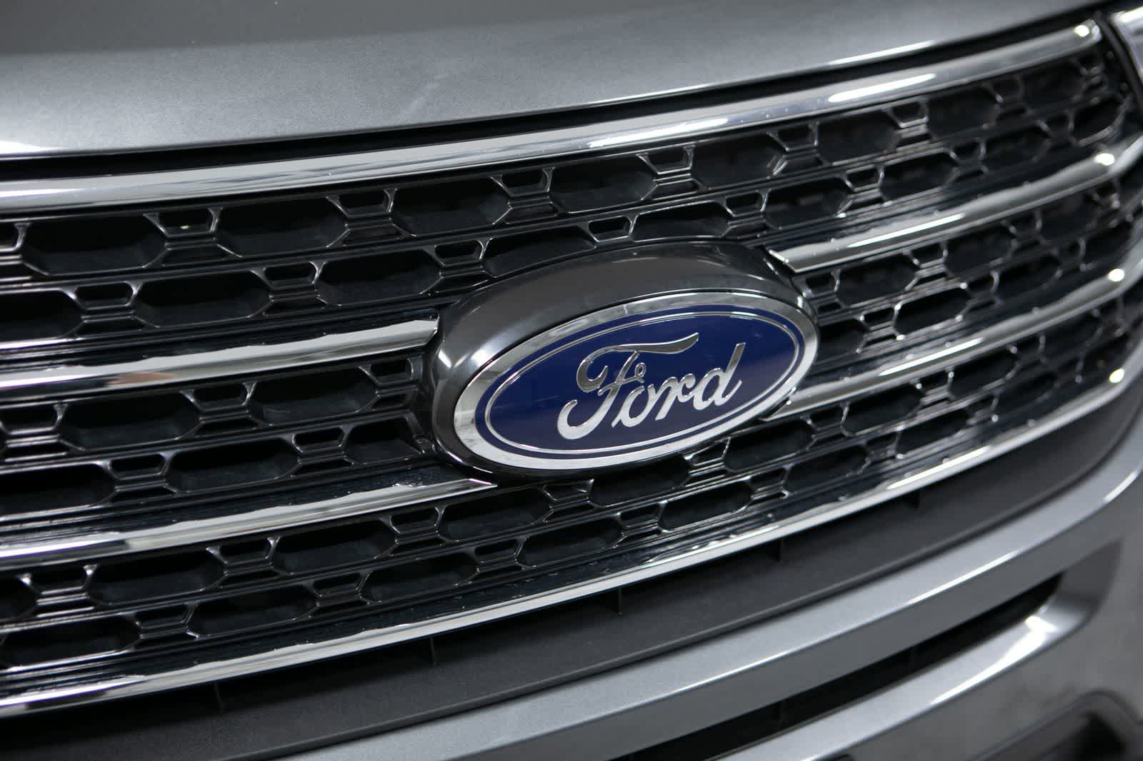 Used 2023 Ford Explorer XLT RWD image 17