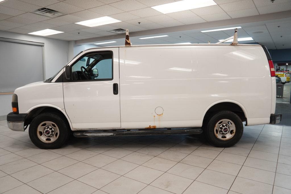 Used 2014 GMC Savana 2500 RWD image 2