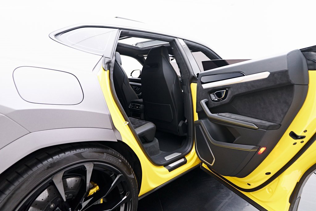Used 2021 Lamborghini Urus image 31