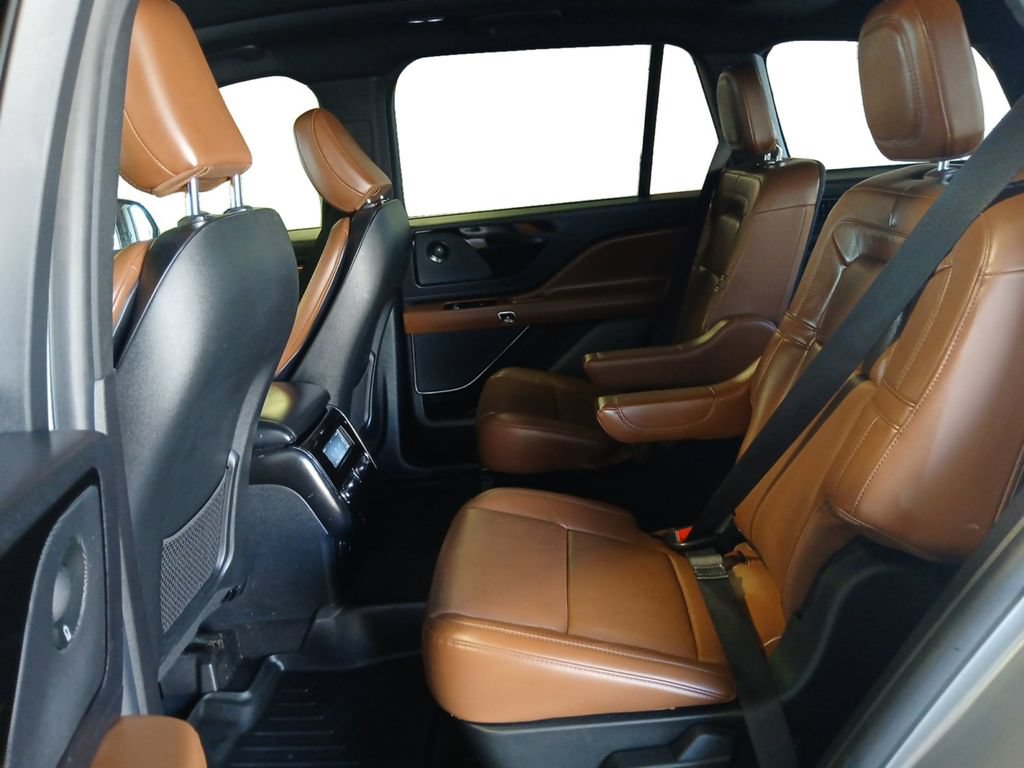 Used 2022 Lincoln Aviator Reserve w/ Elements Package Plus RWD image 16