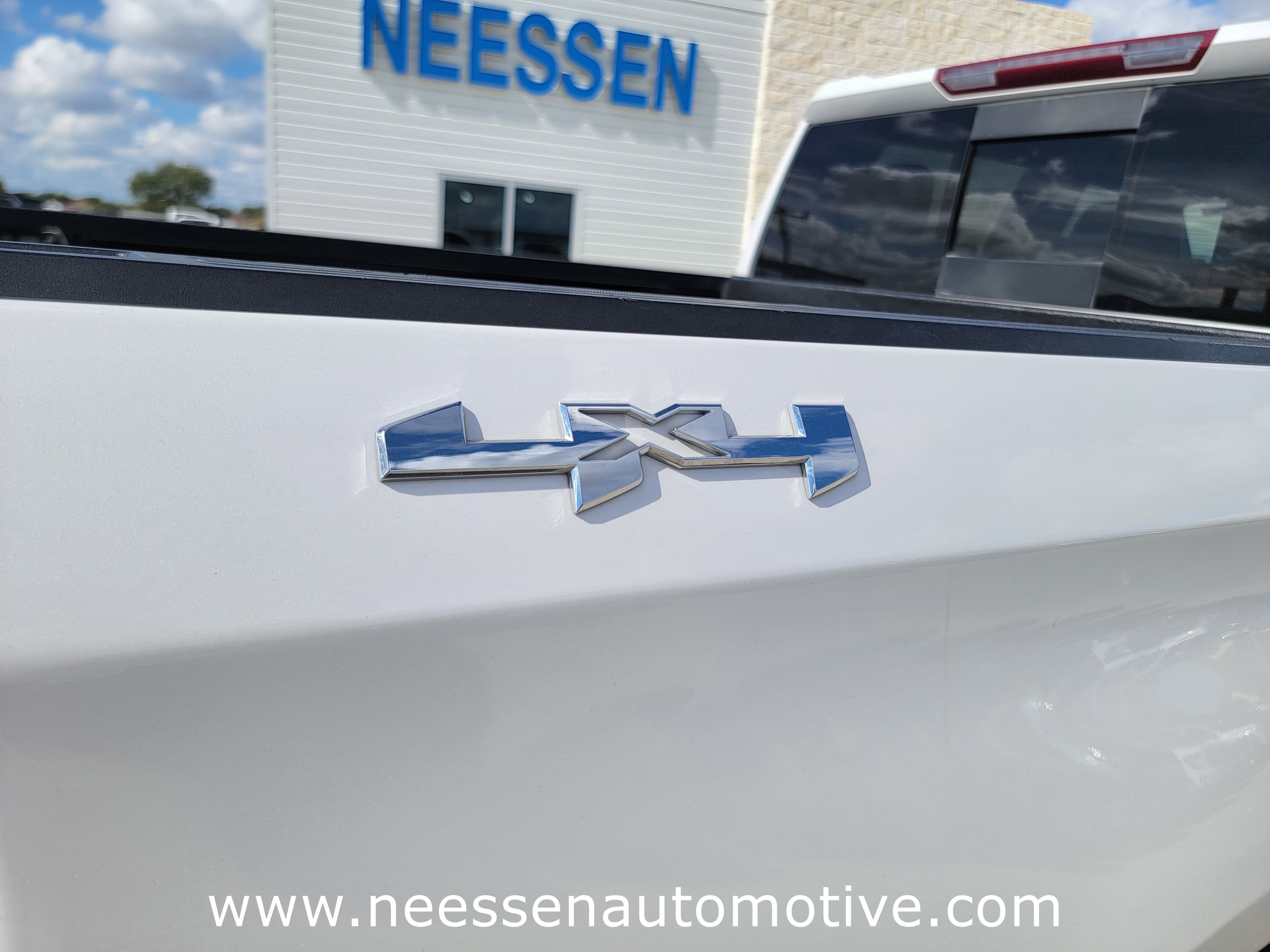 Used 2022 GMC Sierra 1500 SLT w/ SLT Convenience Package image 8