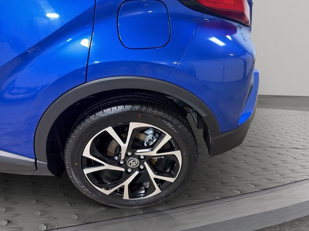 Used 2020 Toyota C-HR XLE FWD image 22
