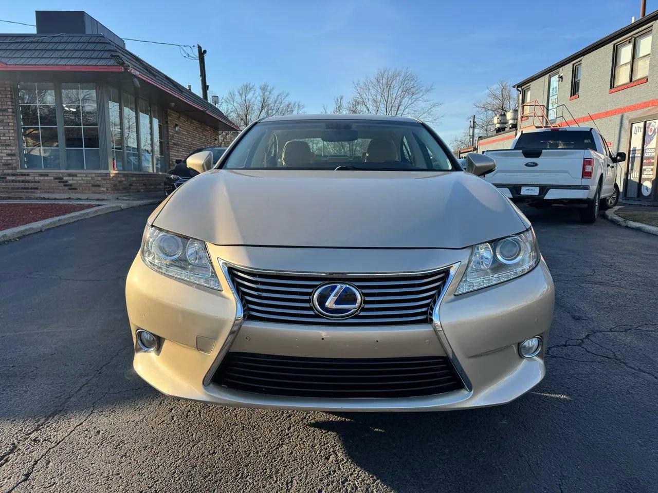 Used 2013 Lexus ES 300h w/ Luxury Pkg image 2