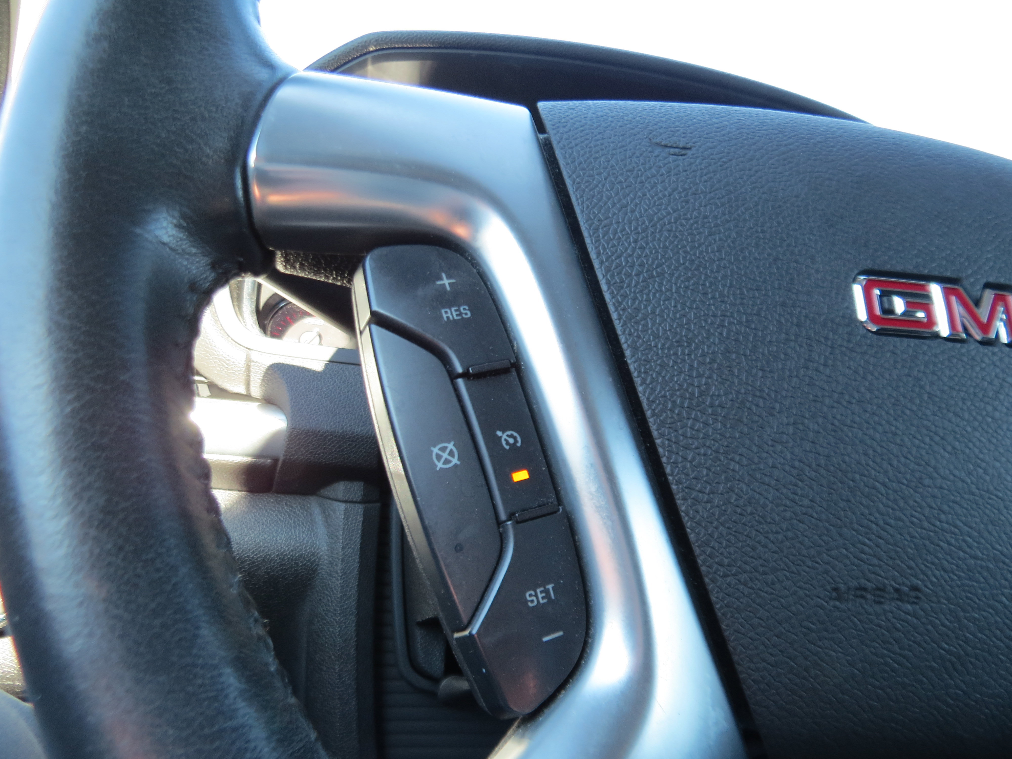 Used 2016 GMC Acadia SLE image 22