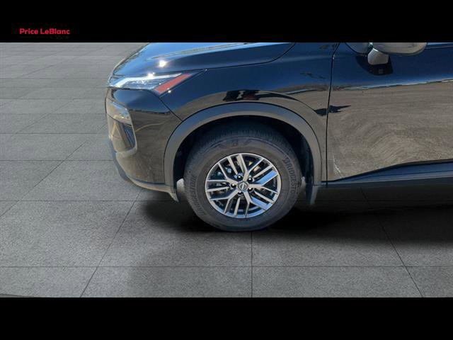 Used 2025 Nissan Rogue S image 24