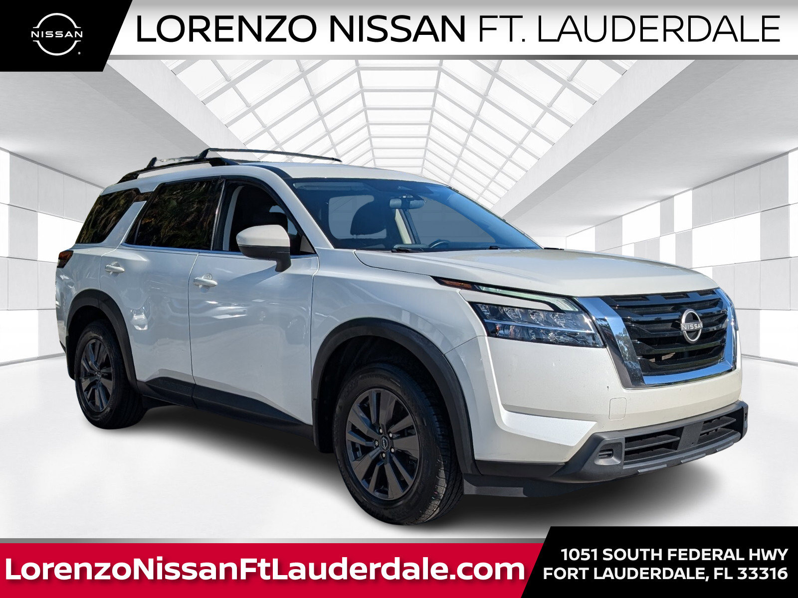 Used 2022 Nissan Pathfinder SV image 1