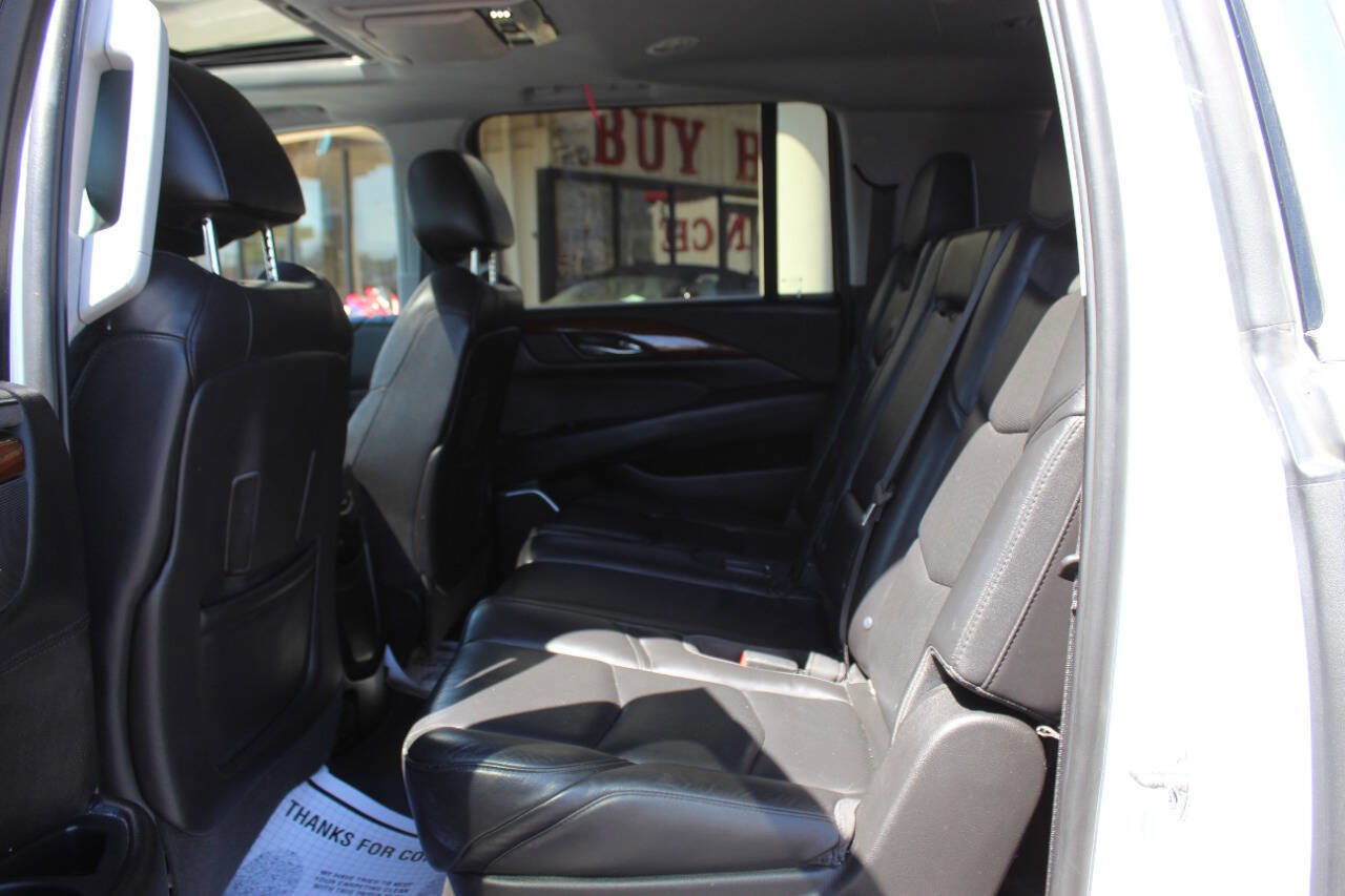 Used 2018 Cadillac Escalade ESV Luxury AWD/4WD image 16
