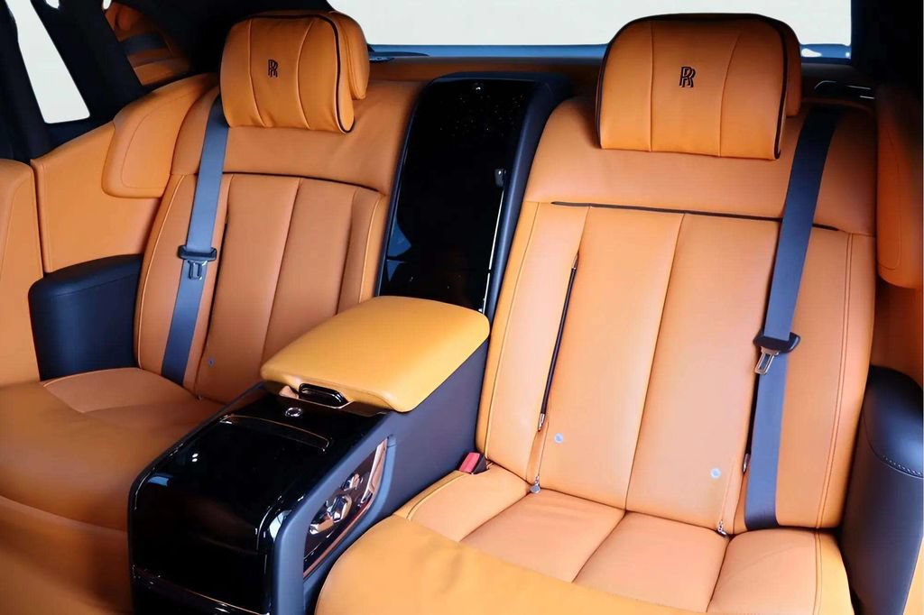 Used 2024 Rolls-Royce Phantom Sedan w/ The Phantom Package RWD image 10