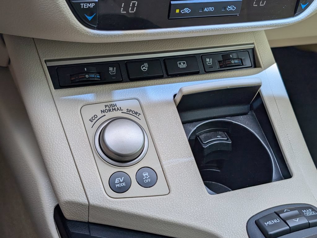 Used 2013 Lexus ES 300h w/ Luxury Pkg FWD image 24