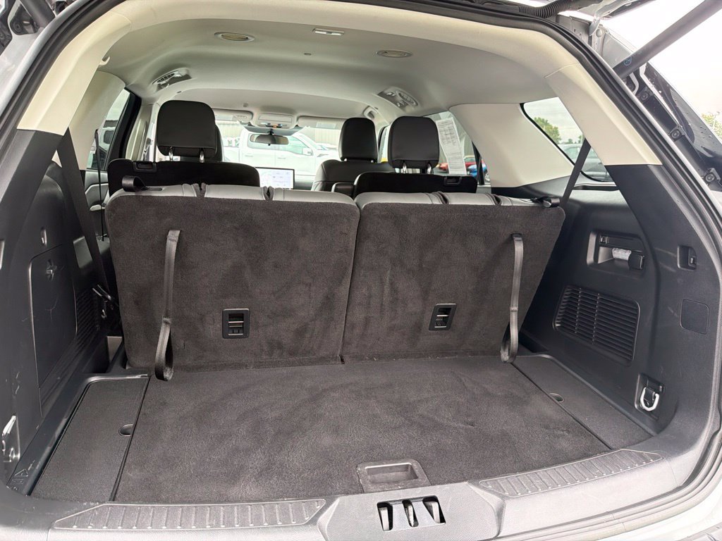 Certified 2025 Ford Explorer Active w/ Active Comfort Package AWD/4WD image 16
