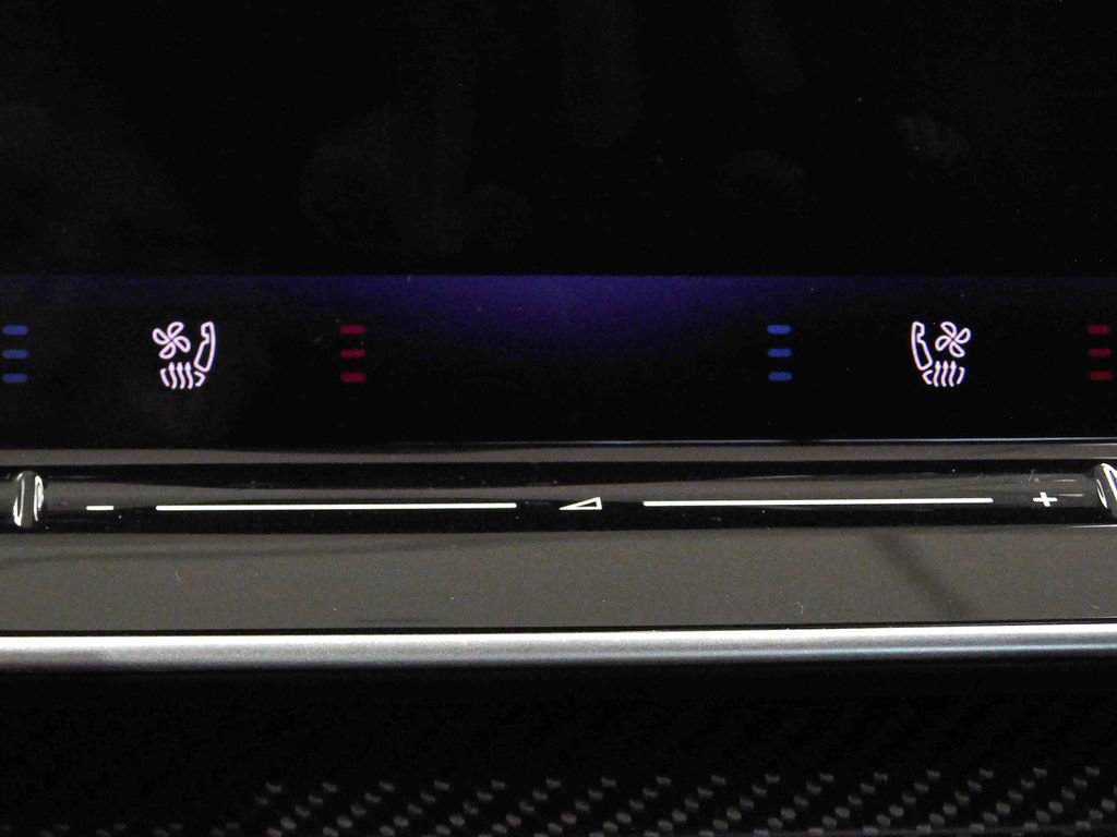 Used 2025 Volkswagen Golf R Black Edition image 59