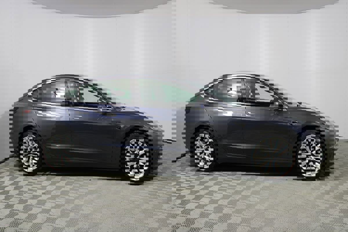 Used 2020 Tesla Model 3 Standard Range Plus image 33
