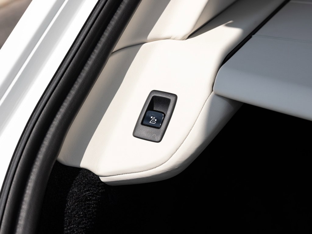 Certified 2022 Rolls-Royce Cullinan Black Badge w/ Dark Exterior Package AWD/4WD image 64