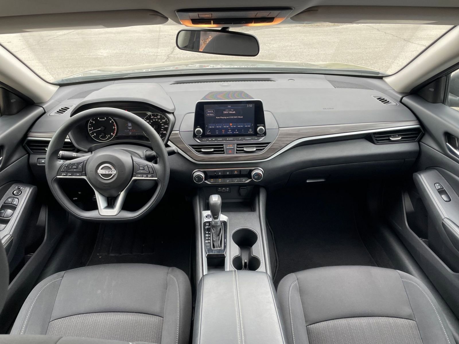 Used 2025 Nissan Altima 2.5 SV FWD image 33