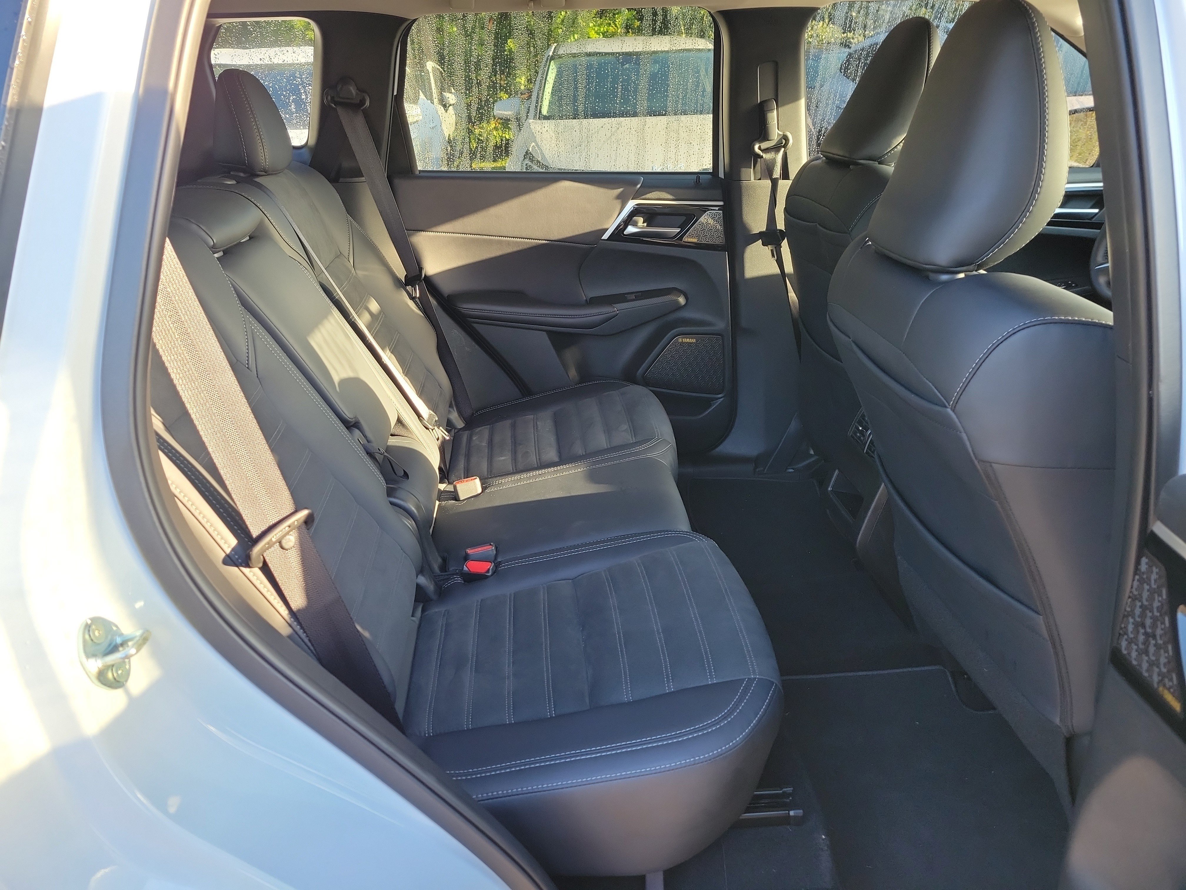 Used 2025 Mitsubishi Outlander SE FWD image 12