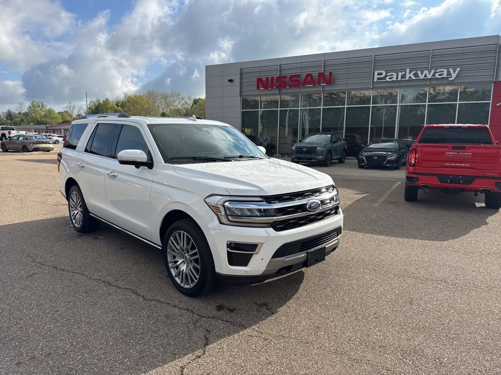 Used 2023 Ford Expedition Limited AWD/4WD image 2