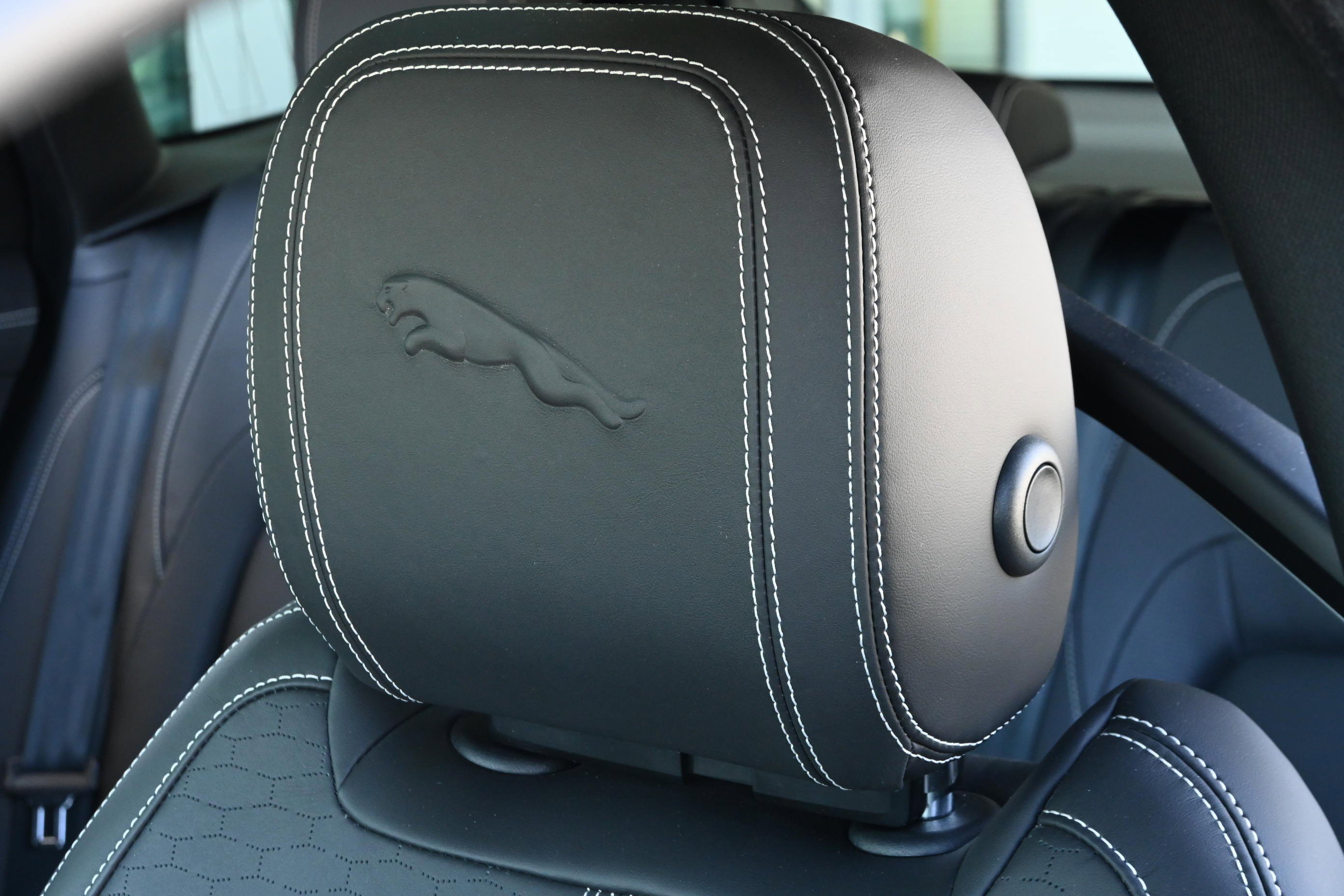 Used 2025 Jaguar F-PACE R-Dynamic S image 37